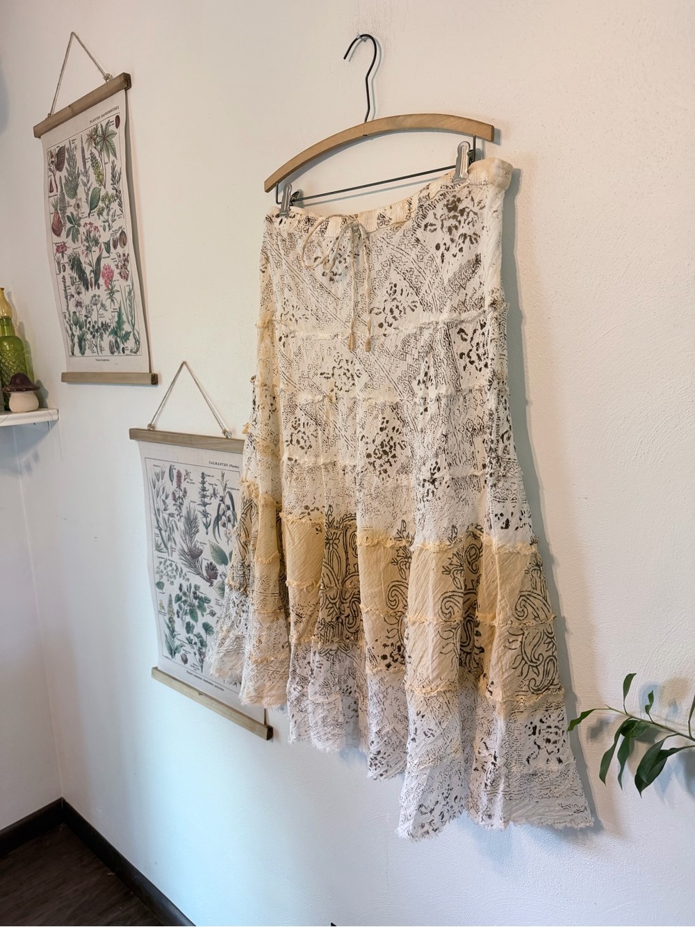 Metro Wear - Large - Cream and Tan Tiered Maxi Skirt